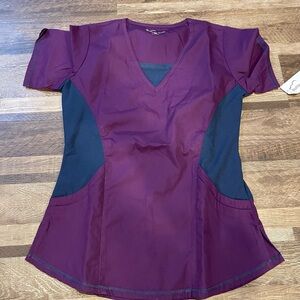 Uniform advantage Butter-Soft scrub top XS - NWT